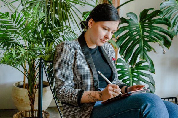 Home 1 photo of calligraphy artist